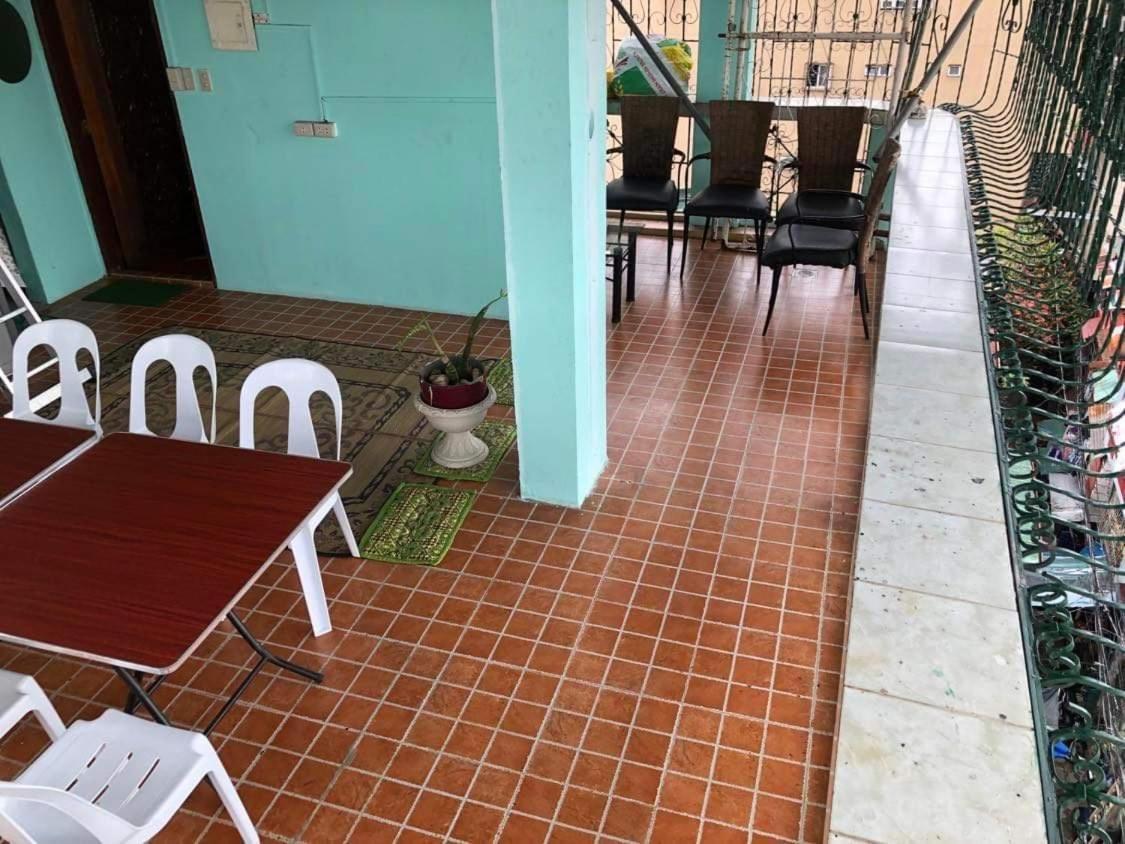 The Mansion - Backpackers Near Airport Appartement Manilla Buitenkant foto