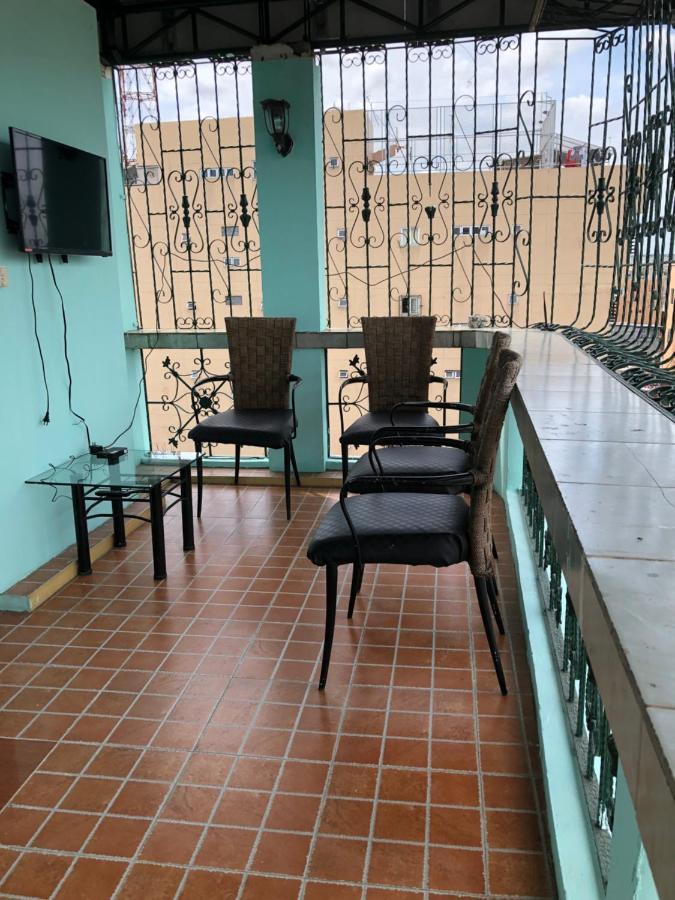 The Mansion - Backpackers Near Airport Appartement Manilla Buitenkant foto