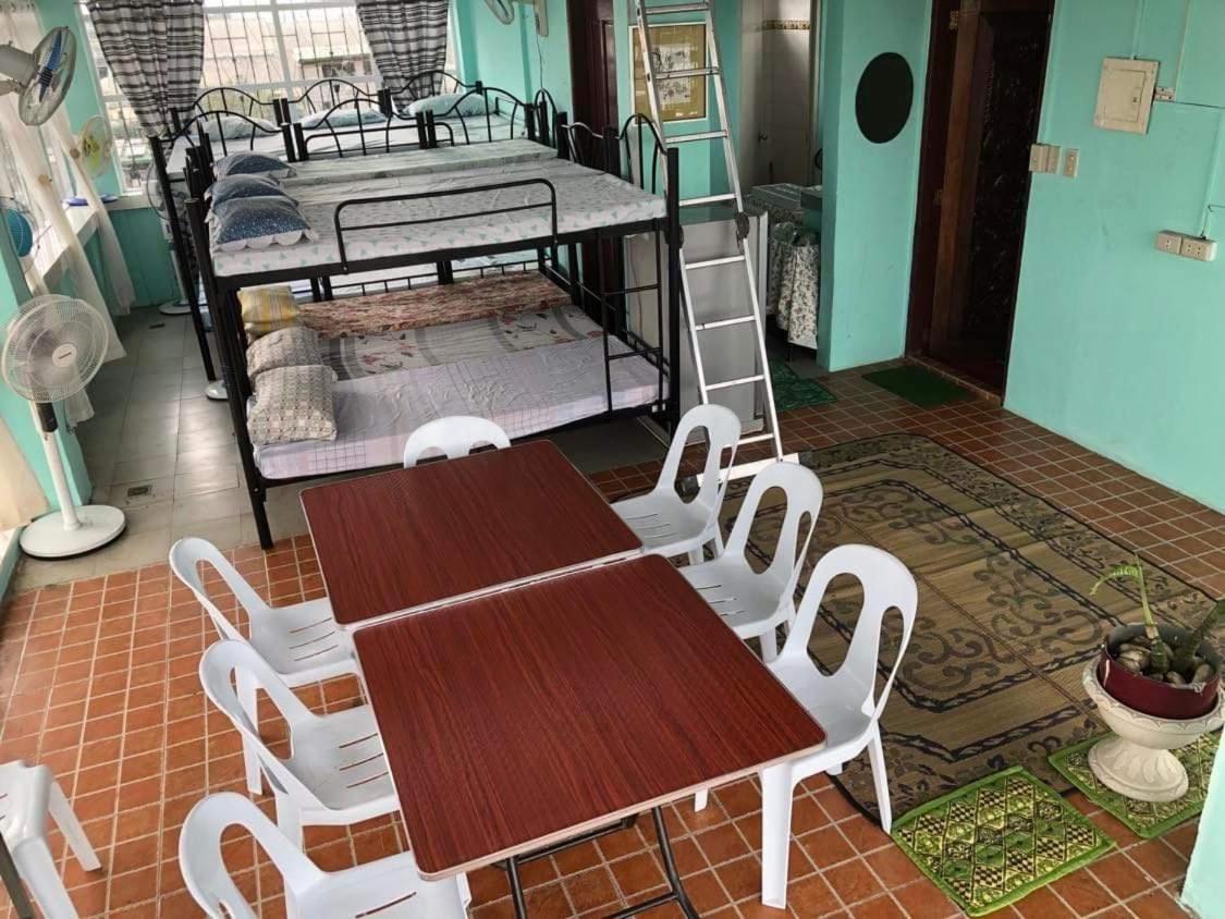 The Mansion - Backpackers Near Airport Appartement Manilla Buitenkant foto