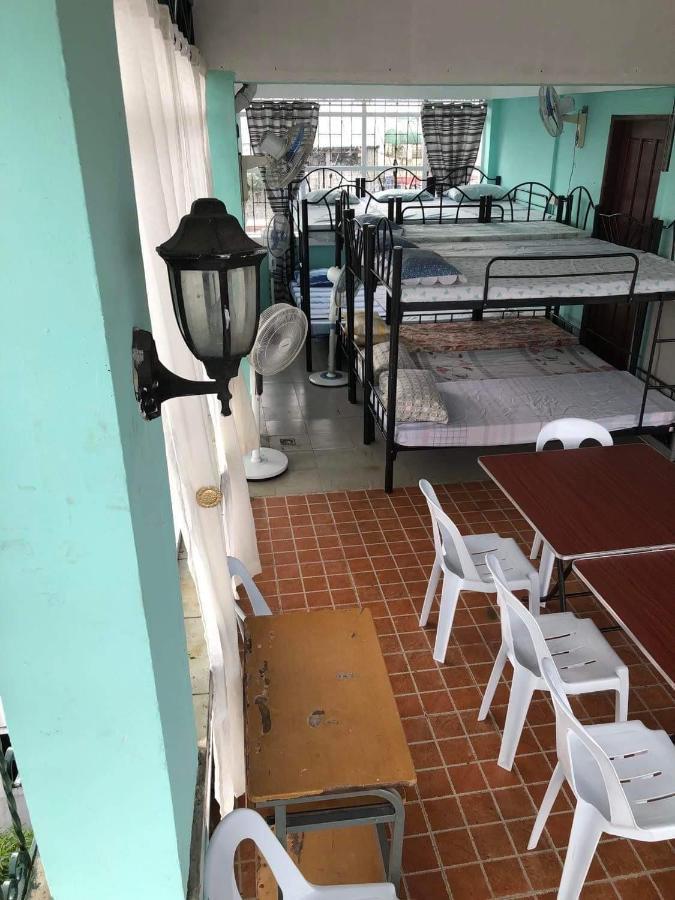 The Mansion - Backpackers Near Airport Appartement Manilla Buitenkant foto
