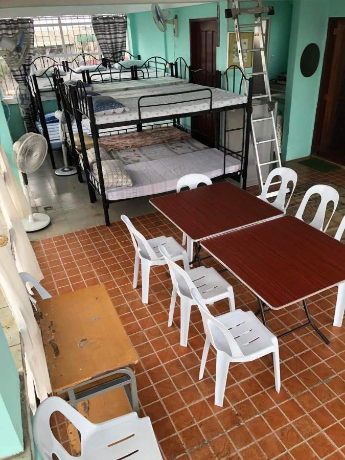 The Mansion - Backpackers Near Airport Appartement Manilla Buitenkant foto