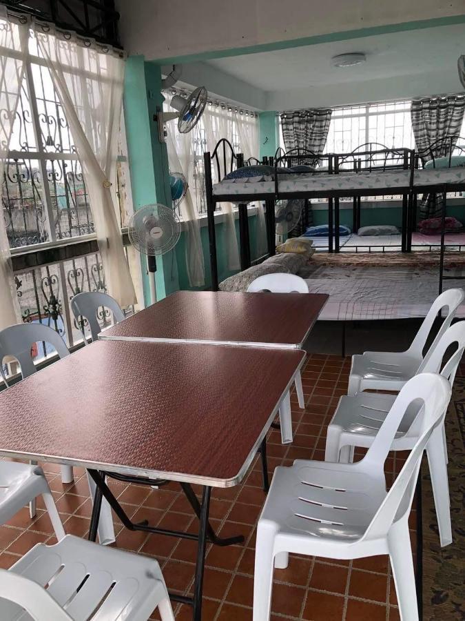 The Mansion - Backpackers Near Airport Appartement Manilla Buitenkant foto