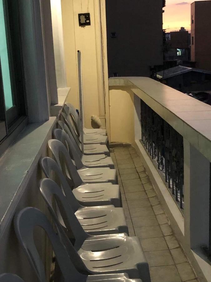 The Mansion - Backpackers Near Airport Appartement Manilla Buitenkant foto