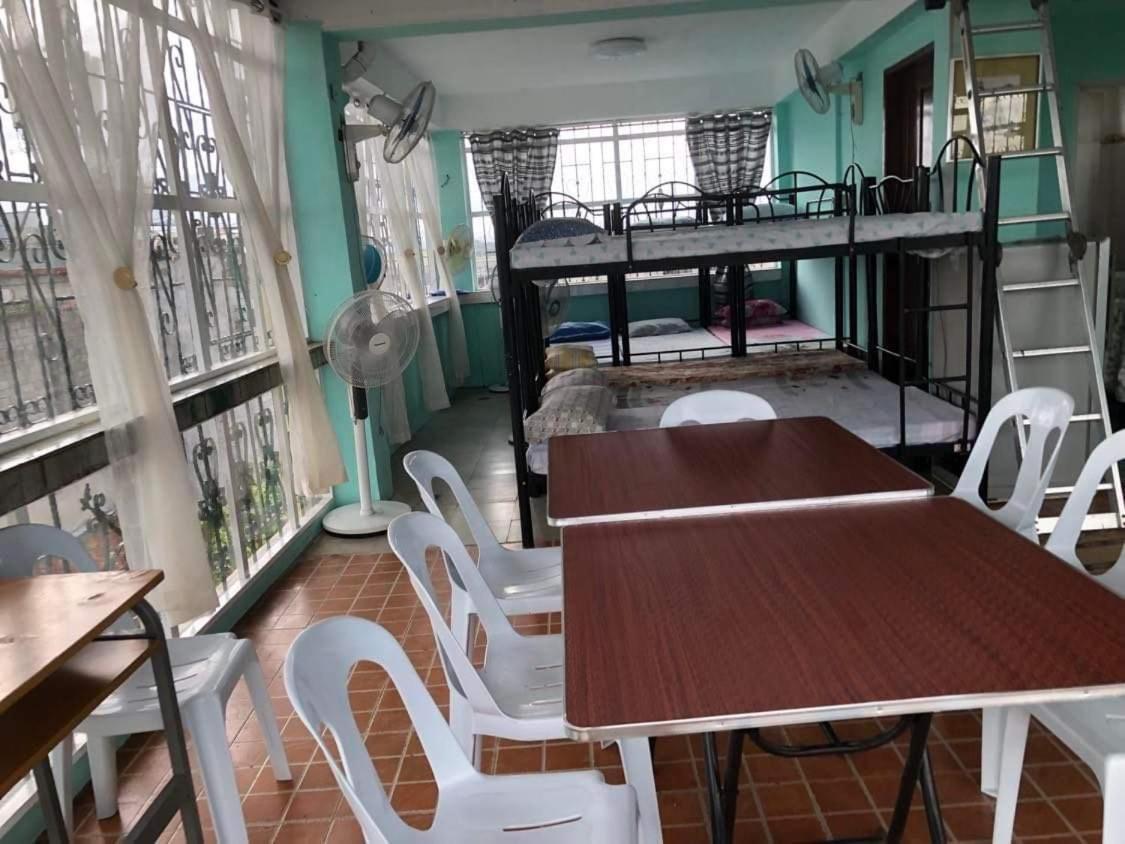 The Mansion - Backpackers Near Airport Appartement Manilla Buitenkant foto