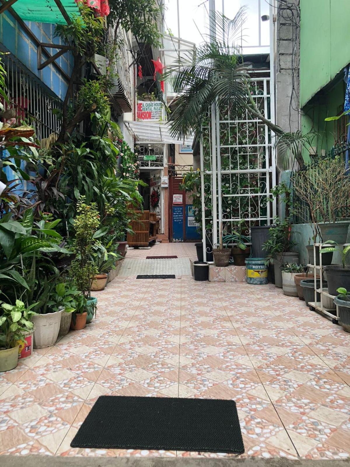The Mansion - Backpackers Near Airport Appartement Manilla Buitenkant foto